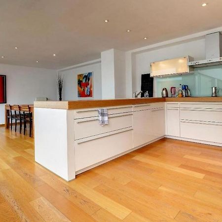 Down Town Spacious Duplex With Private Parking & Game Room Brussels Exterior photo